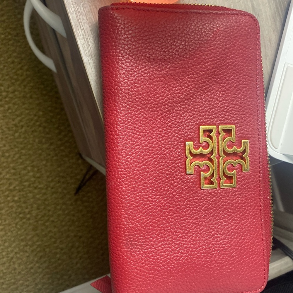 ***sold***Tory Burch long zip around wallet